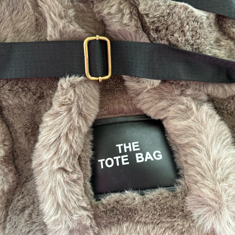 Fluffy The Tote Bag Winter Furry Purse Faux Fur Soft Fuzzy Purse Plush Crossbody - Picture 3 of 7